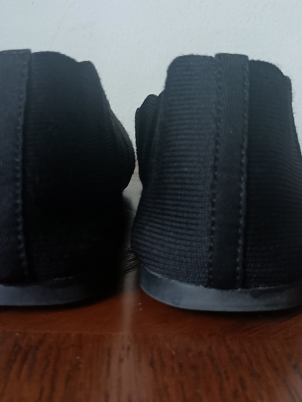 Skechers Cleo Honeycomb Scalloped Flats - Black - Size [7] - Picture 3 of 5